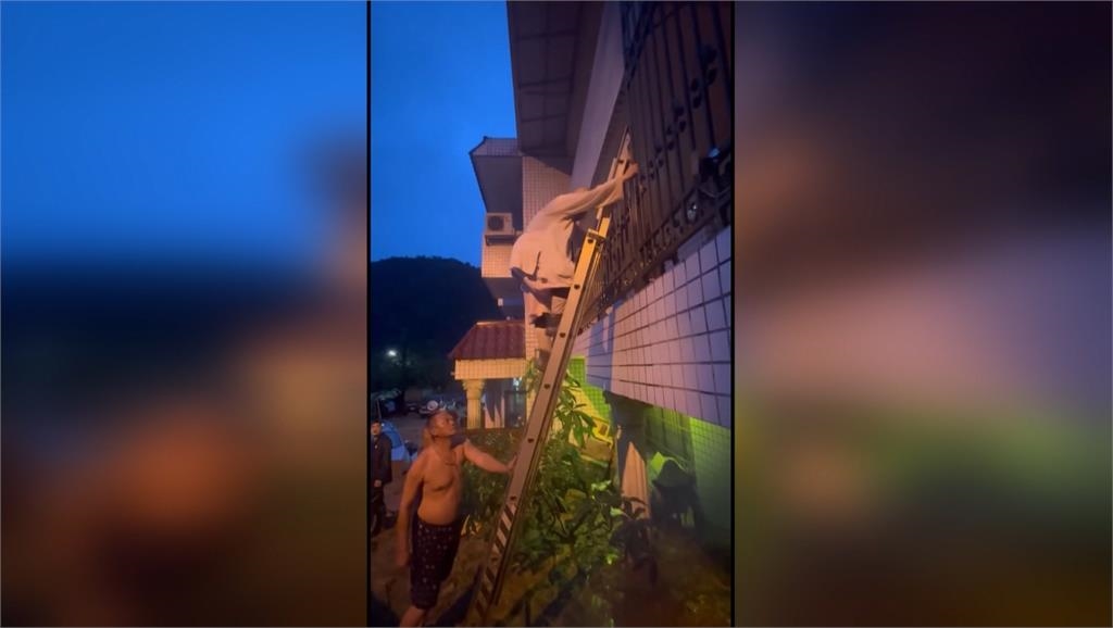 驚險!南投連日降雨釀土石流 大量土石沖進3民宅