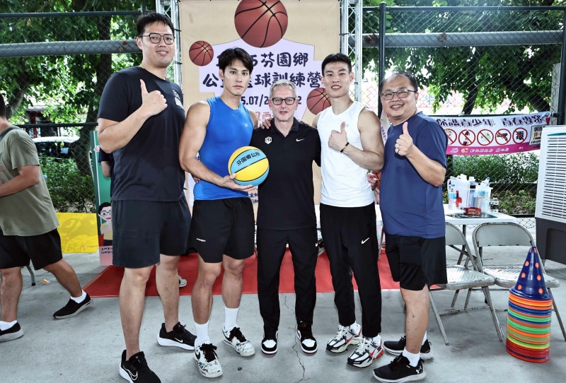 籃球／台灣隊球星來啦！男籃主帥圖齊、林秉聖下鄉指導彰化小球員