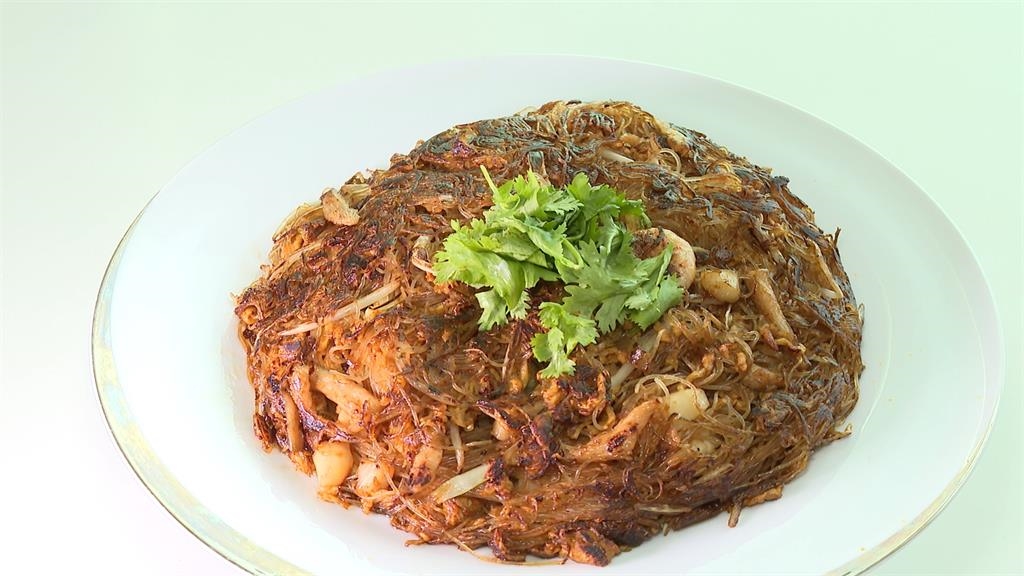 創意「粵式舒肥戰斧牛」 紅蔥醬、高粱酒香滲入表層襯托甘甜