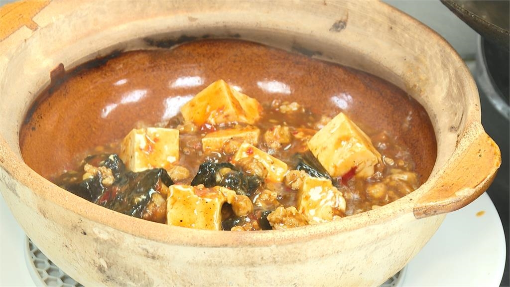 創意「粵式舒肥戰斧牛」 紅蔥醬、高粱酒香滲入表層襯托甘甜