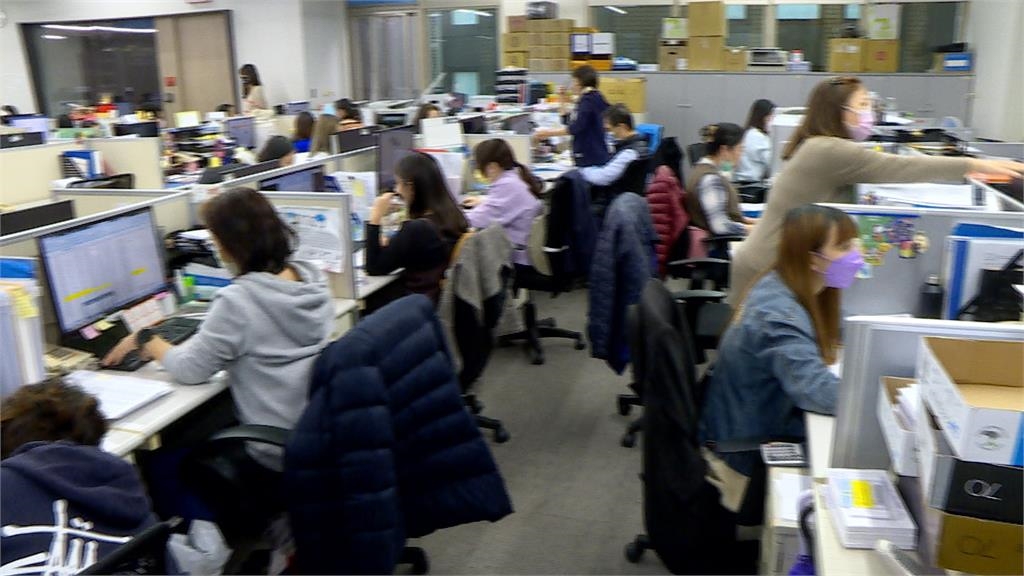 罷免投票日「出勤、放假、加班薪資」規則一次看！雇主違者最高挨罰100萬