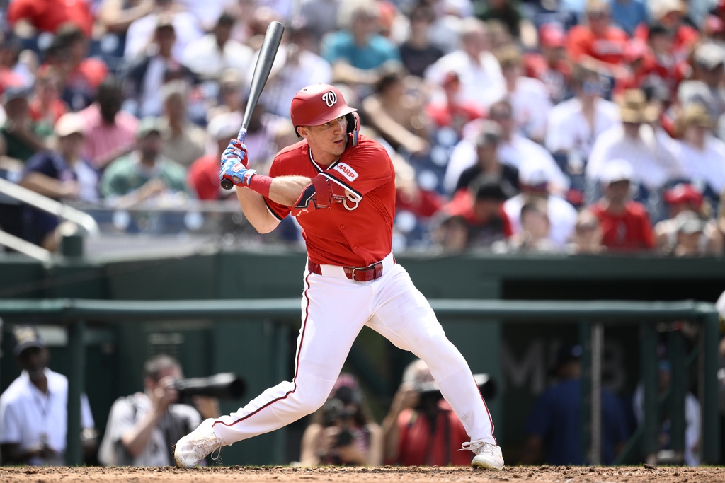 MLB(影)／超級神接殺！國民中外野手「爬到二樓」美技沒收全壘打帥翻全場