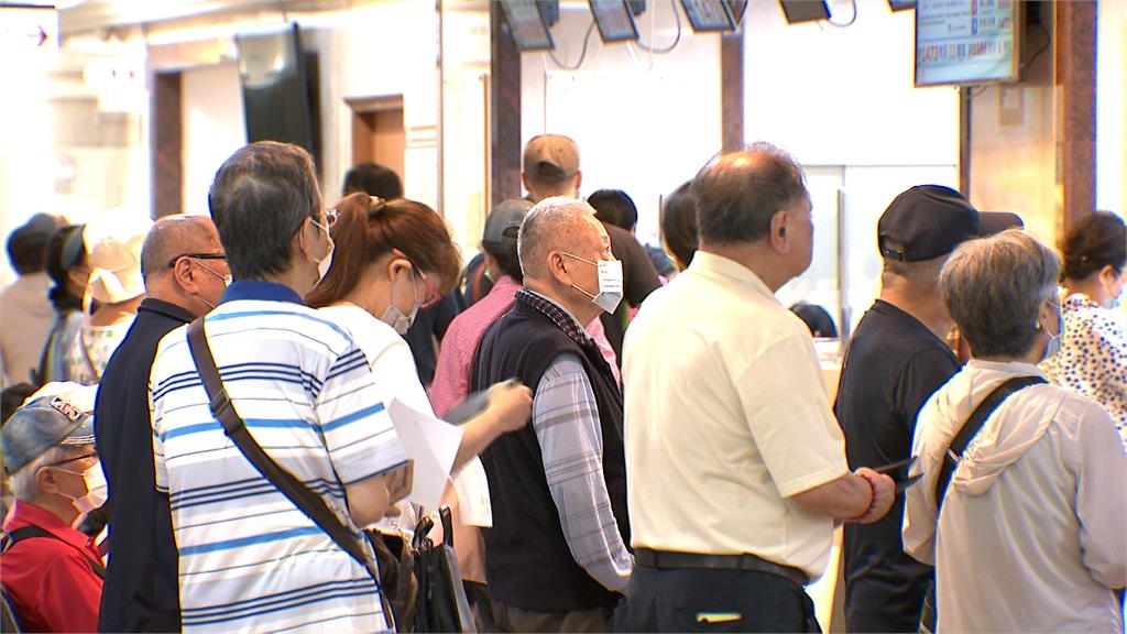 台灣人「口罩臉」已成文化DNA？「出國也這樣」網揭真相：請戴好戴滿！