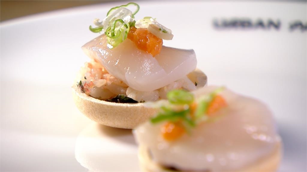 餐廳混搭各國料理元素　鬆餅配干貝、日本最中餅包海鮮