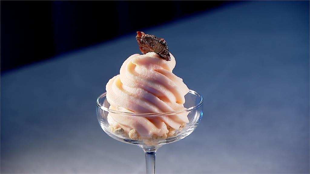 餐廳混搭各國料理元素　鬆餅配干貝、日本最中餅包海鮮