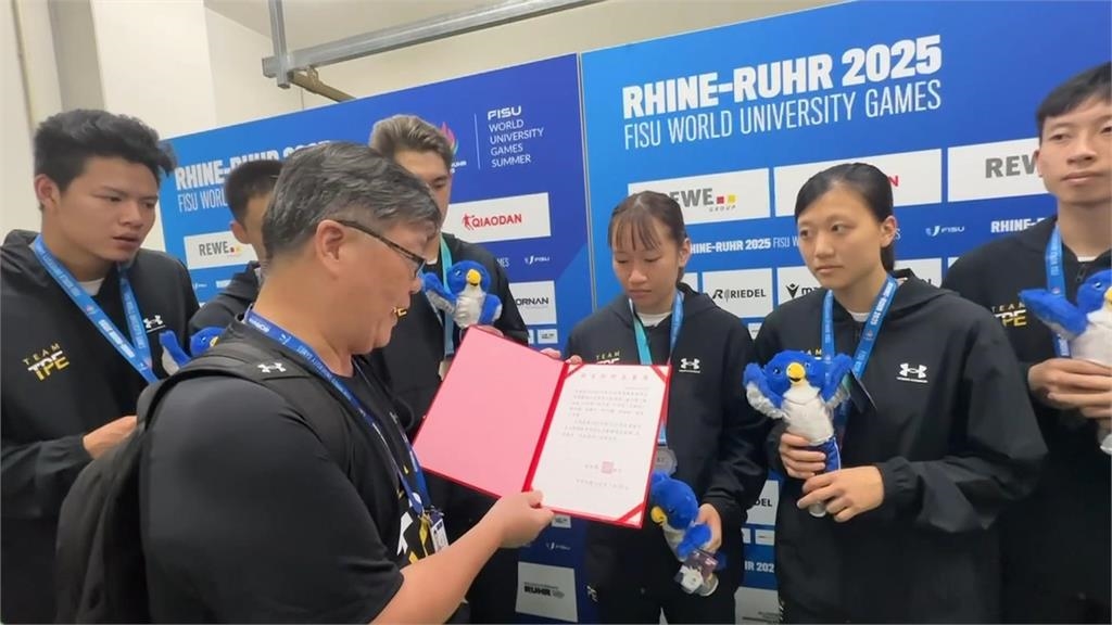 扯爆中國隊　連賀電也想搶！　教育部長鄭英耀怒批：野蠻土匪