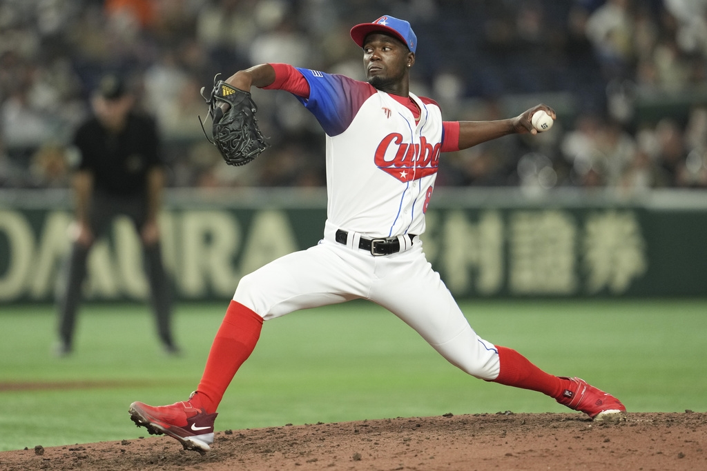 日職(影)／「左右開投」你沒看錯！軟銀古巴左投明星賽換右投還飆124公里網友傻眼