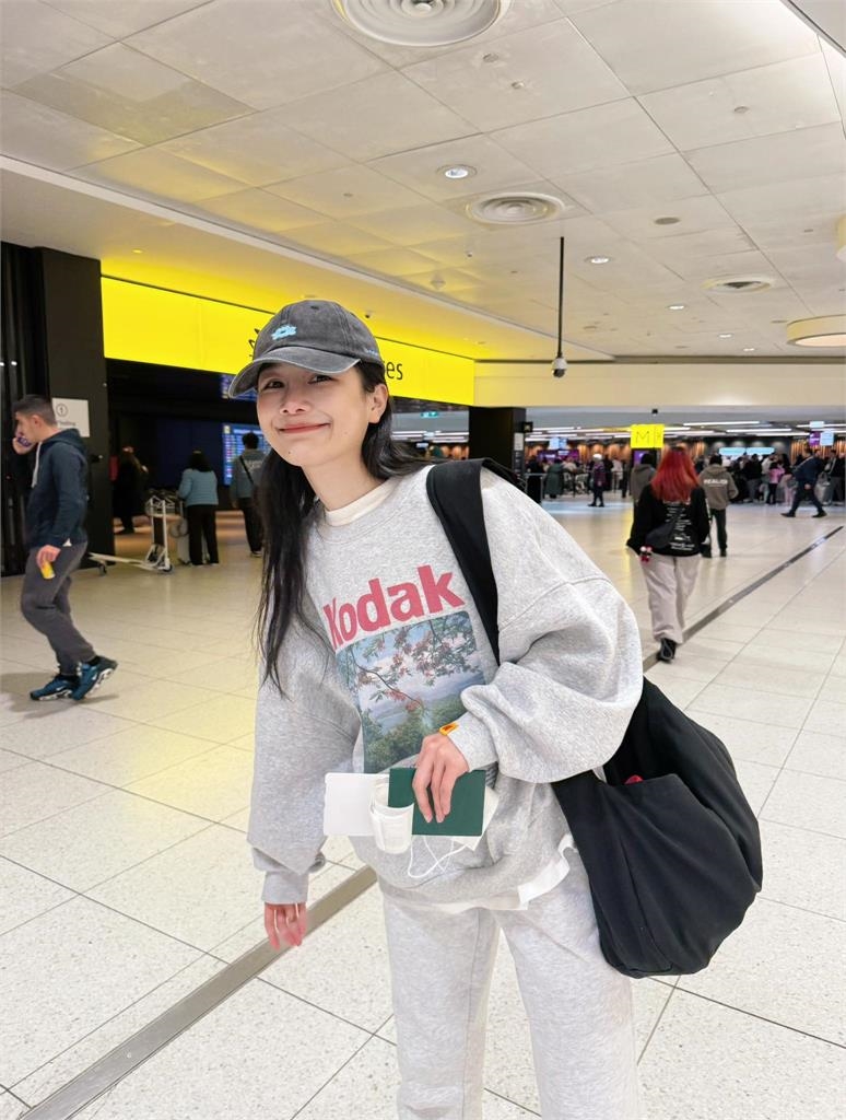 原定出國1個月…YTR千千「提前趕回台灣」PO文了！一票粉淚：沒愛錯人