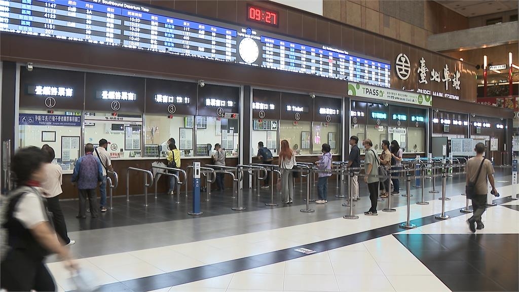 明天就要投票了! 桃機接機志工暖迎海外遊子