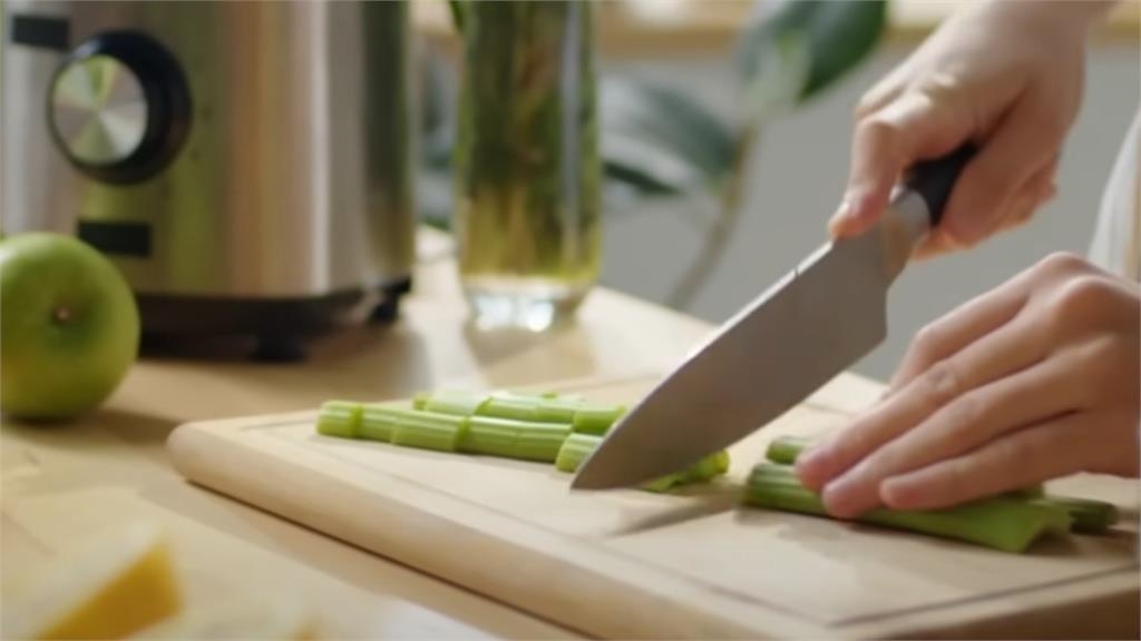 食用芹菜「降血壓又顧血管」好處多？醫示警「2族群」吃太多成腸道負擔！