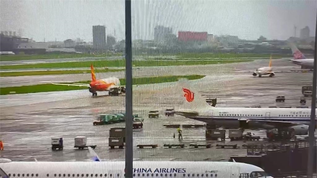 香港航空降落桃機「滑錯跑道」！　與海南航空「頭對頭」