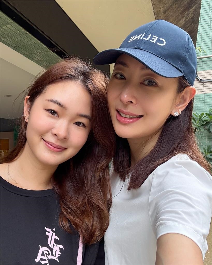 趙少康違規大亮票！賈永婕投票遭警告「別學」本人4字回應笑翻網