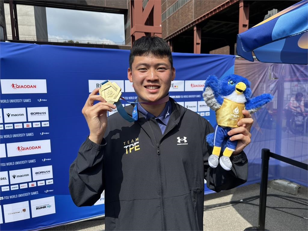 世大運/奧步又來了!湯智鈞接受總統賀電 中國隊人員在後方錄影全程蒐證