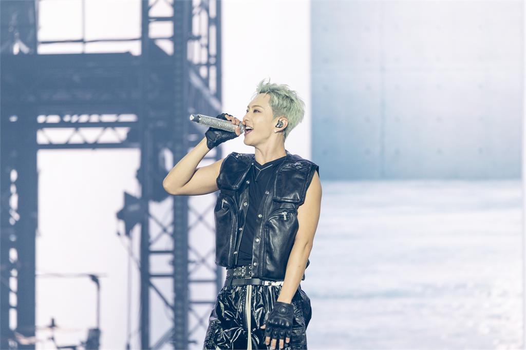 SEVENTEEN豪雨警報來襲　HOSHI自爆行李箱「洗髮精炸開」