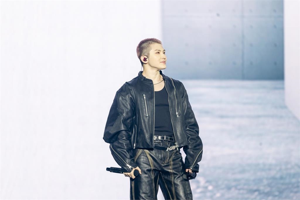 SEVENTEEN豪雨警報來襲　HOSHI自爆行李箱「洗髮精炸開」