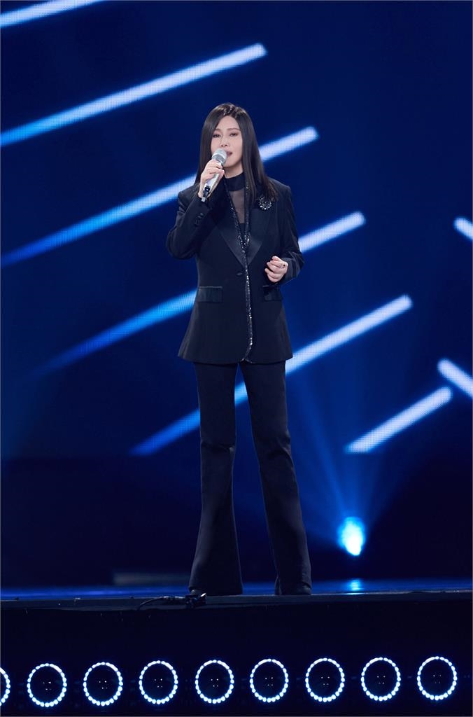 江蕙高雄最終場!唱到一半粉絲喊脫掉 幽默反應曝光、全場笑翻