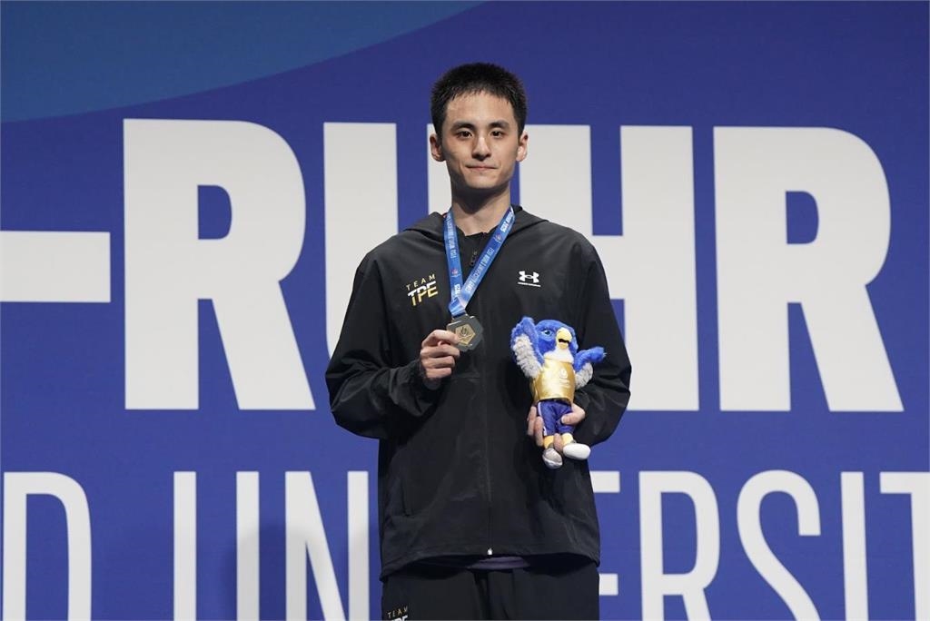 世大運(影)/感動!混雙包辦金銀銅三面台灣會旗飄揚!男單丁彥宸也摘金