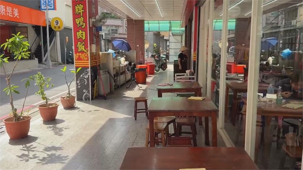 料理鼠王？超大老鼠趴流理台吃鴨肉　業者：未來會加強清潔