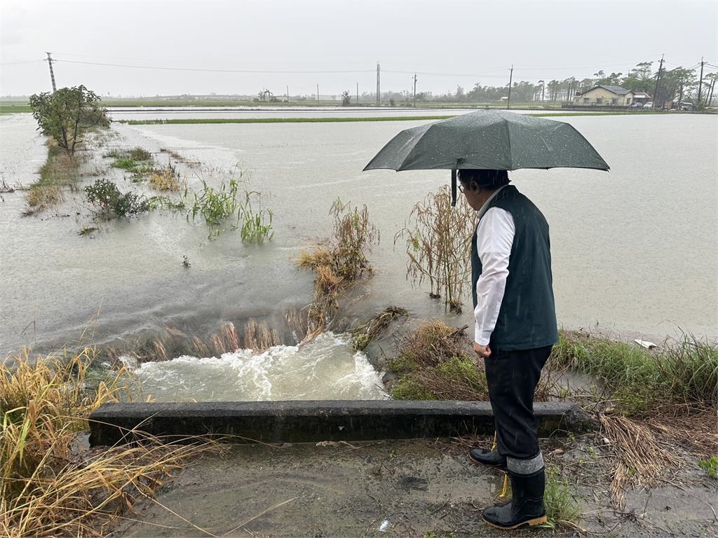 快新聞／宣布後壁停班課慢半拍？　南市府澄清：黃偉哲第一時間到場勘災