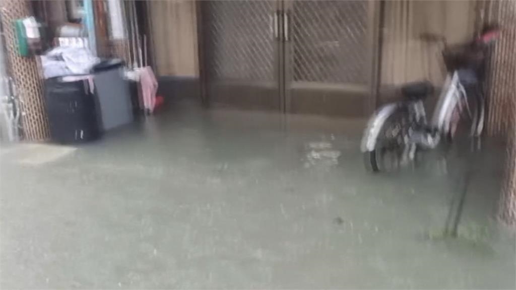 竹節草颱風復活拉抬低壓帶　加成西南風雨彈狂炸中南部