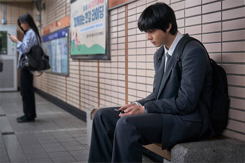 《全知讀者視角》稱霸台韓票房冠軍！安孝燮驚吐「一度不想當演員」