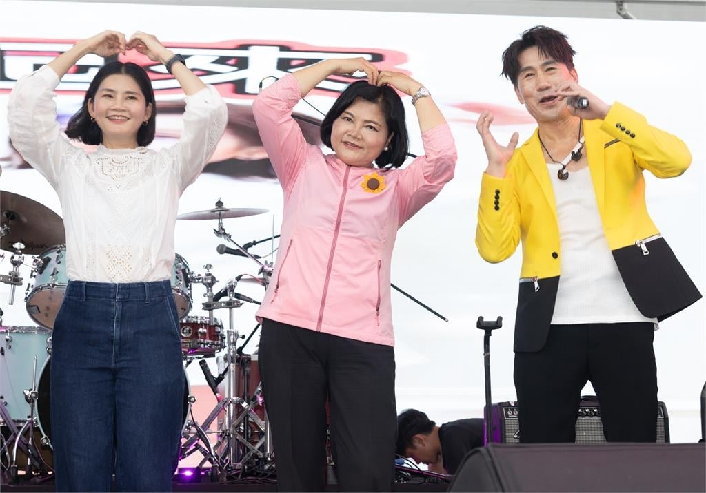 告五人壓軸登場high翻全場！國民姑丈羅時豐也來了