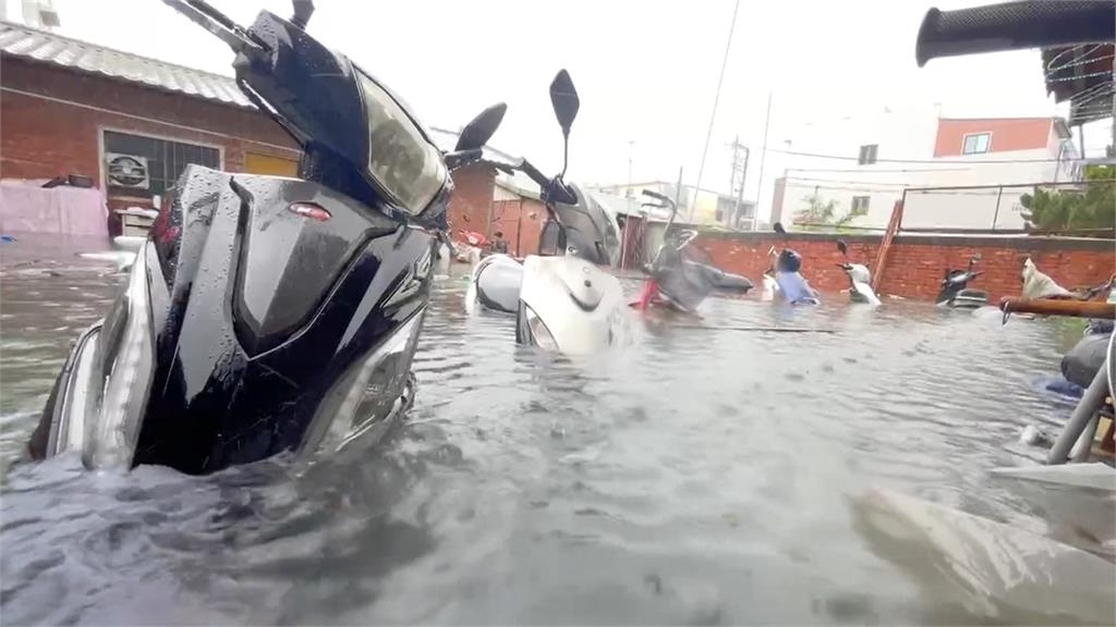 台南強降雨轟炸後壁區! 菁寮老街水深及腰