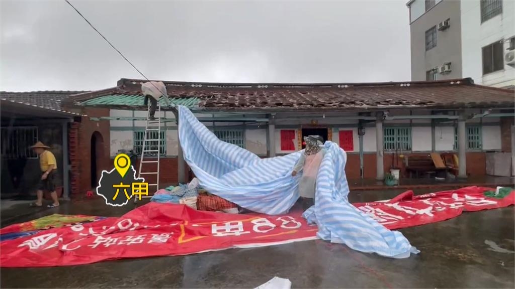 台南千戶住宅屋頂破損又遇大雨　里長跨區出動幫遮破洞