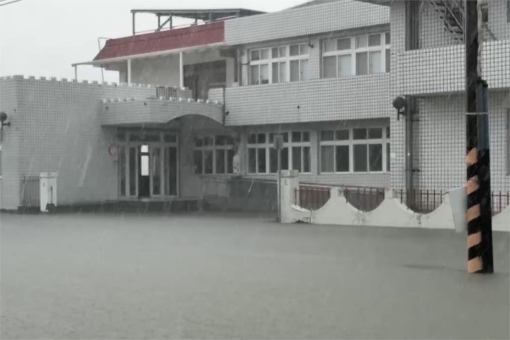 快新聞／不要出門！雨彈狂炸多地淹水　嘉義縣緊急停班、停課