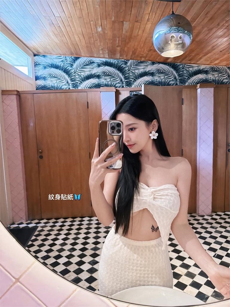 蔡瑞雪婚禮穿搭「下半身全透視」辣翻!黑禮服「深溝狂炸掉雪球」千人朝聖