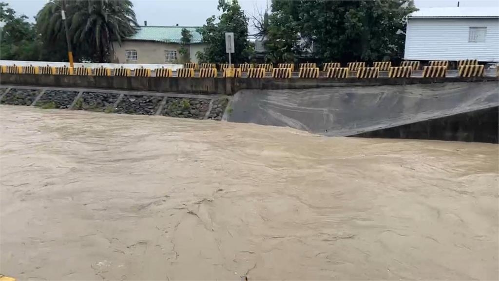 屏東暴雨2百多毫米！　龍水里淹水民宿遭殃急忙退單