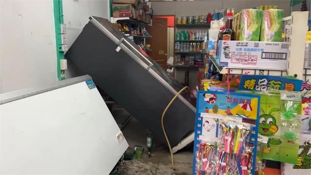 貨車衝過濺起積水「衝破民宅玻璃」 台南後壁老夫妻遭割傷1人縫30針