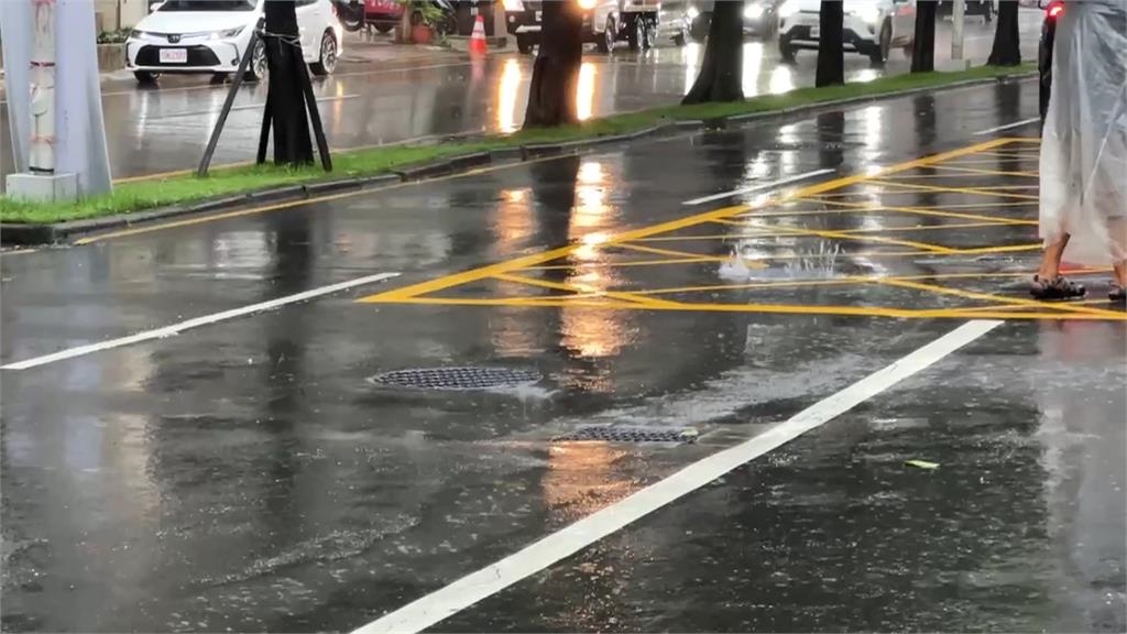 高雄颱風假！　百貨照常營業湧人潮