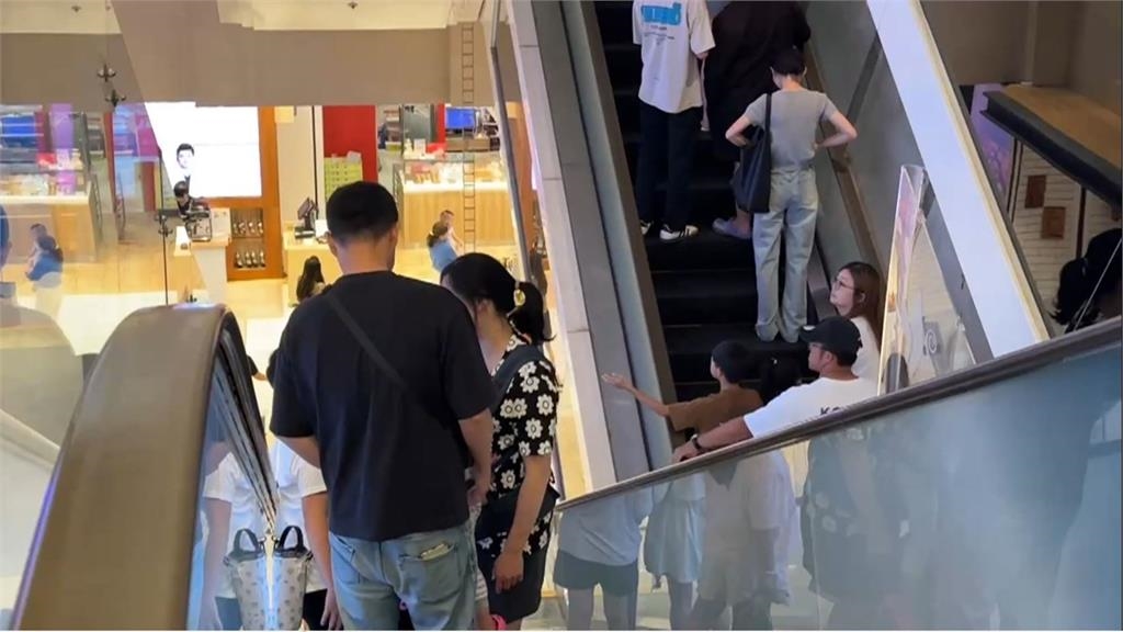 高雄颱風假！　百貨照常營業湧人潮