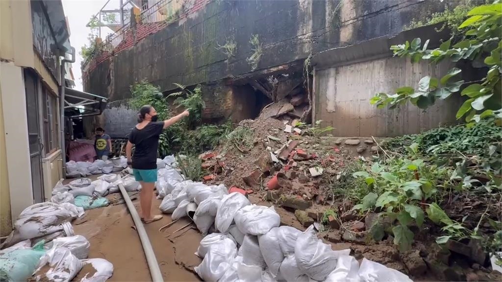 嘉義暴雨社區擋土牆破損擴大！　泥水湧民宅居民苦嘆