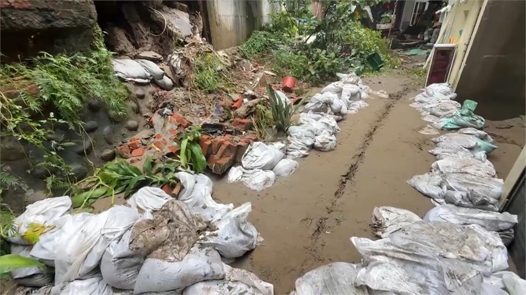 嘉義暴雨社區擋土牆破損擴大！　泥水湧民宅居民苦嘆