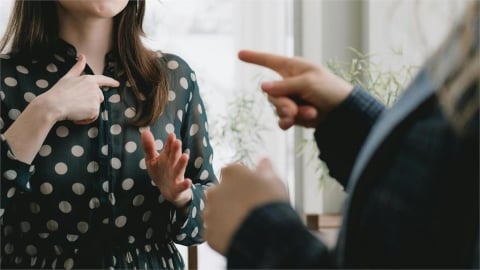 女網紅「經血染衣物」只願賠$70！失控咆哮業者「3：1壓力大」店家氣瘋怒還原