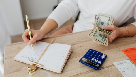 她月薪5萬曬「支出」嘆買不起房 網見「這1開銷」驚:太省了!