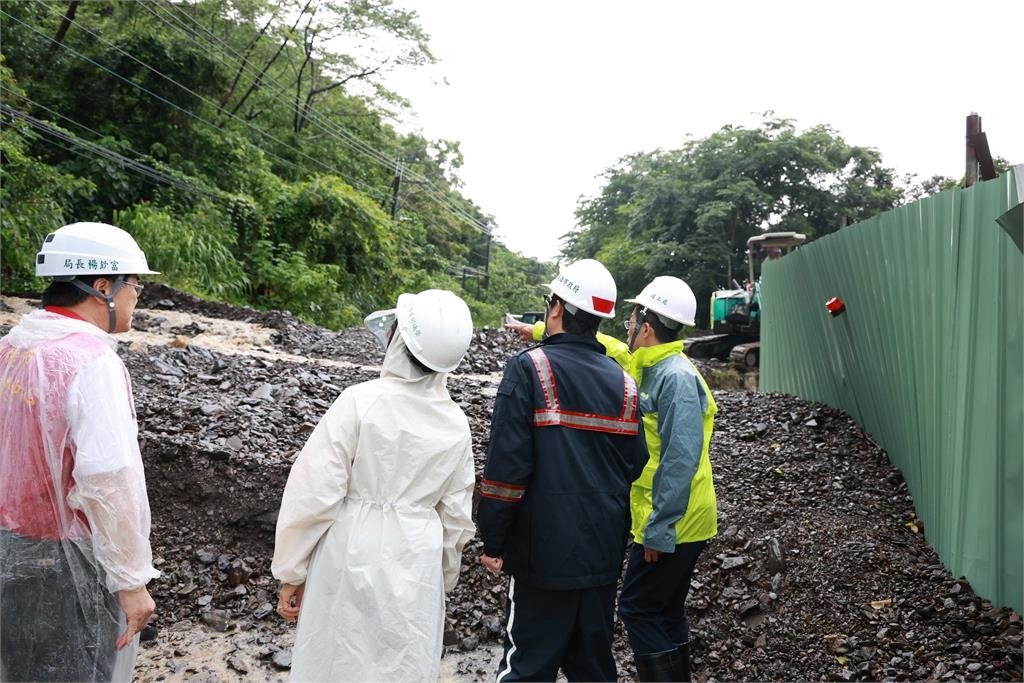 快新聞/赴高雄六龜視察 陳其邁:守護山區民眾權益、工程人員注意安全