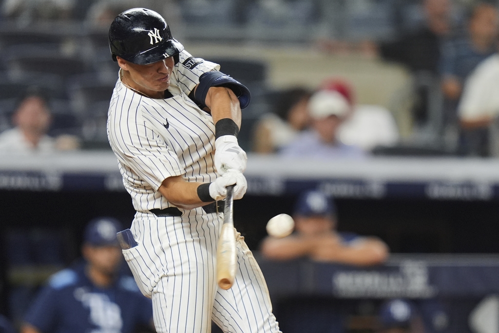 MLB(影)/失誤陰影揮之不去! 洋基當家游擊手越居榜首還差點斷送球隊勝利