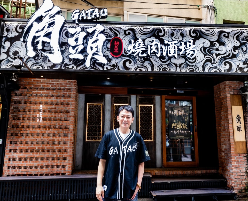 王識賢《角頭》掃街被人潮包圍！ 驚喊「吸不到空氣」求備氧氣瓶 