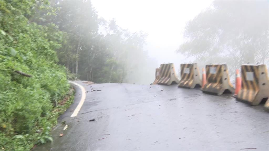 嘉義山區大雨滂沱災情多 翁章梁勘災124縣道遇道路坍方 嘉義山區大雨滂沱災情多 翁章梁勘災124縣道遇道路坍方