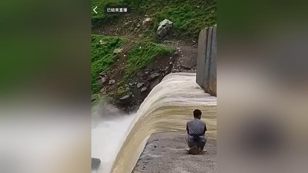 南投多處徹夜大雨 10採茶師受困大鞍山區 南投多處徹夜大雨 10採茶師受困大鞍山區