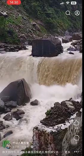南投山區多處徹夜大雨 女駕駛受困消防員徒步救援
