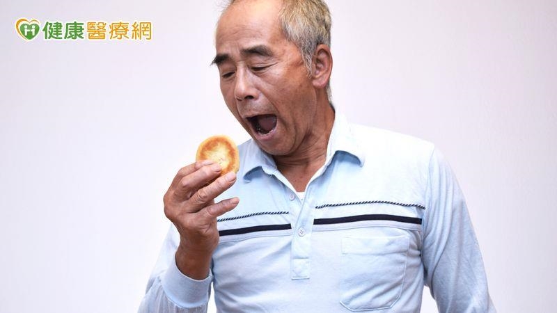 牙齒愈少失智風險愈高? 醫揭咀嚼與大腦退化關鍵關聯 牙齒愈少失智風險愈高? 醫揭咀嚼與大腦退化關鍵關聯