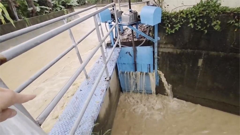 霧峰五福路淹水竟是水閘門沒關? 民代、民眾怒控是人禍! 霧峰五福路淹水竟是水閘門沒關? 民代、民眾怒控是人禍!