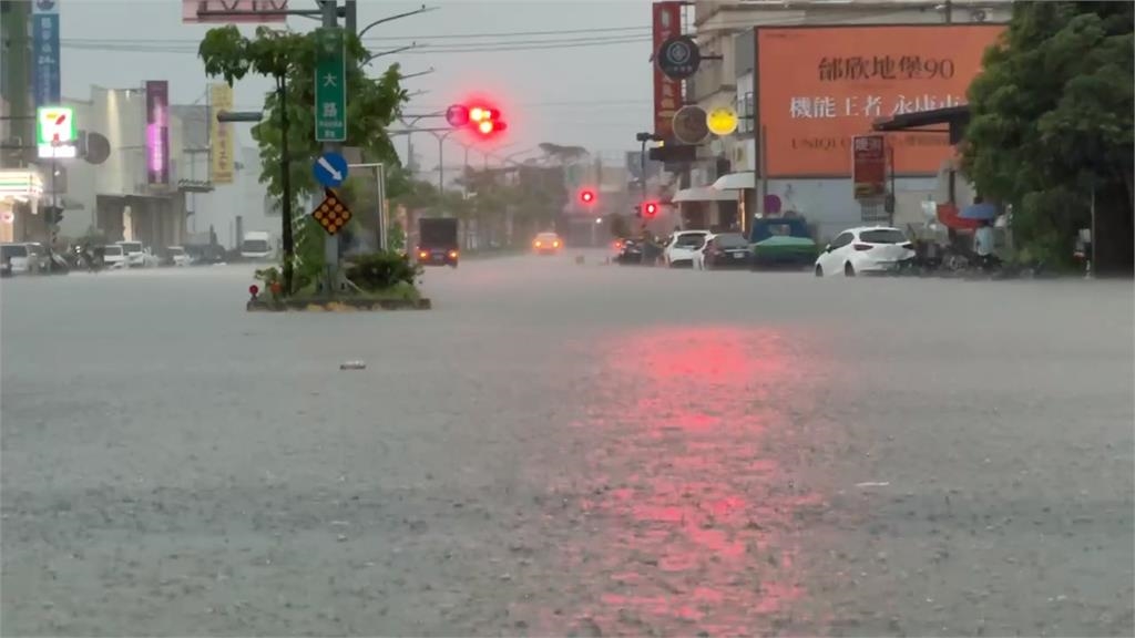 雨彈狂炸! 屏東山區單日飆近500毫米 台南時雨量破百