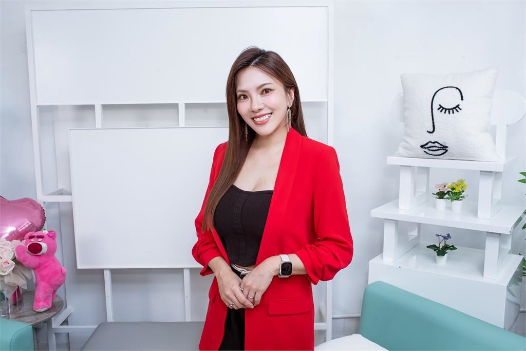 小優「大嘴巴遭封殺」轉當直播主!遭酸「坐著就能賺」怒了:不懂別人辛苦