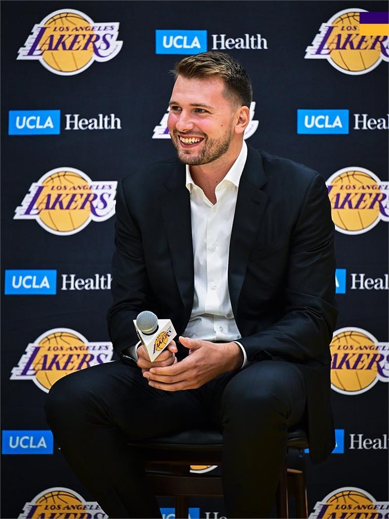 NBA(影)/Doncic歡喜和湖人續約! 大部分隊友來恭賀卻獨缺一人