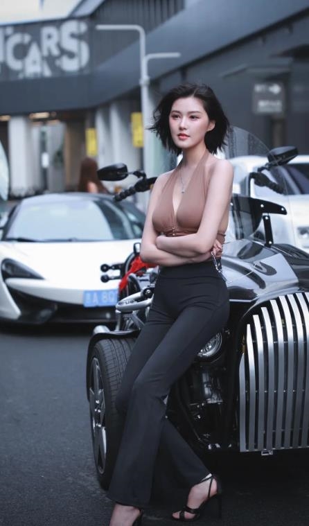 中國武漢車展「正妹比車還兇」！全場大砲緊盯「無視車子」本尊被挖出